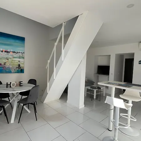 La Petite Maison Blanche * カンヌ