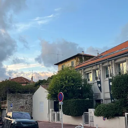 Апартаменты La Petite Maison Blanche *