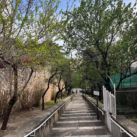 La Petite Maison Blanche